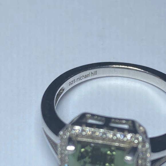 Ring - Picture 2 of 5